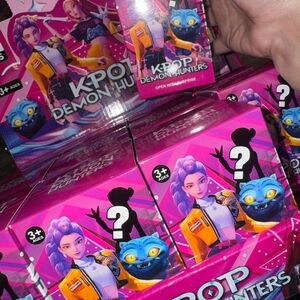 KPOP Demon Hunters Toy Set - Pink and Blue